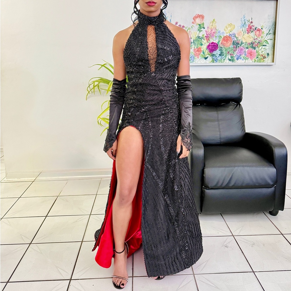 Black and Red Sleeveless Halter Gown for Prom